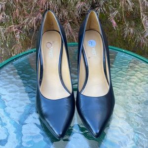 Nine West Black Leather Pumps